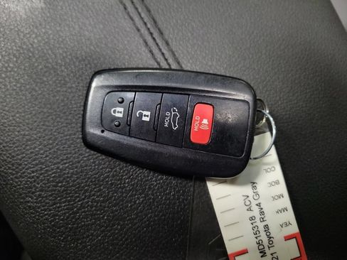Used 2021 Toyota RAV4 XLE Premium AWD/4WD image 18