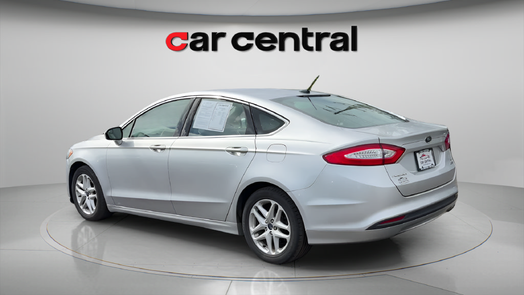 Used 2014 Ford Fusion SE w/ Equipment Group 202A FWD image 3