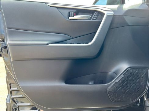 Used 2022 Toyota RAV4 XLE Premium image 23