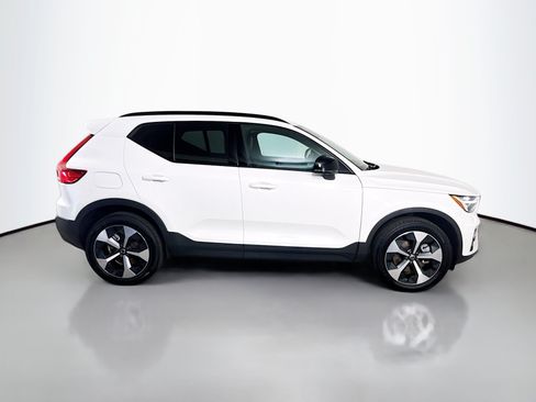 Used 2026 Volvo XC40 B5 Plus AWD/4WD image 11