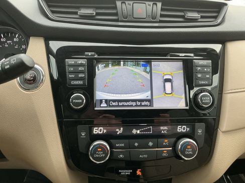 Used 2017 Nissan Rogue SV w/ Sun & Sound Touring Package image 23