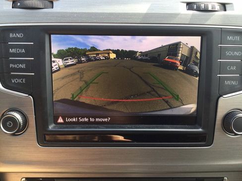 Used 2016 Volkswagen Golf S FWD image 31