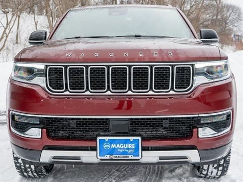Used 2023 Jeep Wagoneer Series III w/ Premium Group I AWD/4WD image 3