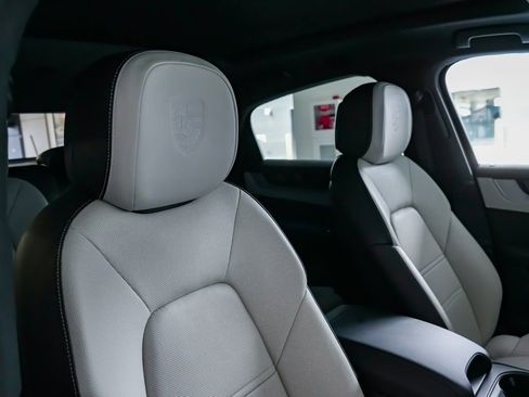 New 2026 Porsche Cayenne Coupe image 31