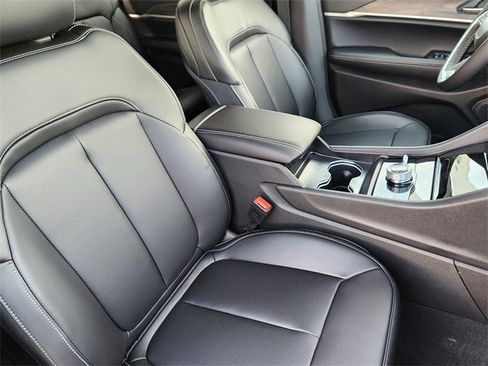 New 2025 Jeep Grand Cherokee L Limited image 10