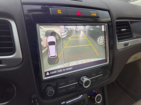 Used 2013 Volkswagen Touareg Executive AWD/4WD image 28