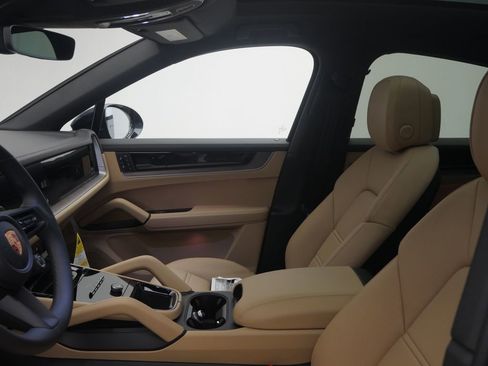 New 2026 Porsche Cayenne Coupe AWD/4WD image 5