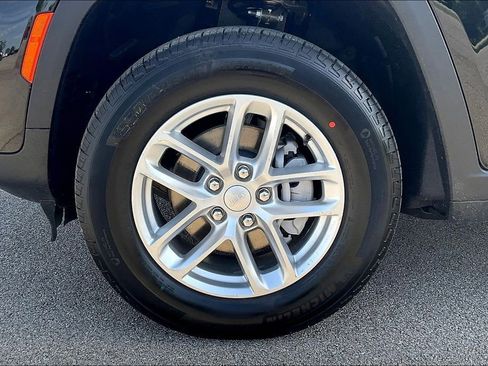 New 2025 Jeep Grand Cherokee Laredo X w/ Luxury Tech Group I image 12