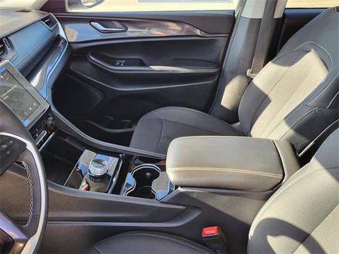 Used 2023 Jeep Grand Cherokee Laredo w/ Luxury Tech Group I image 31