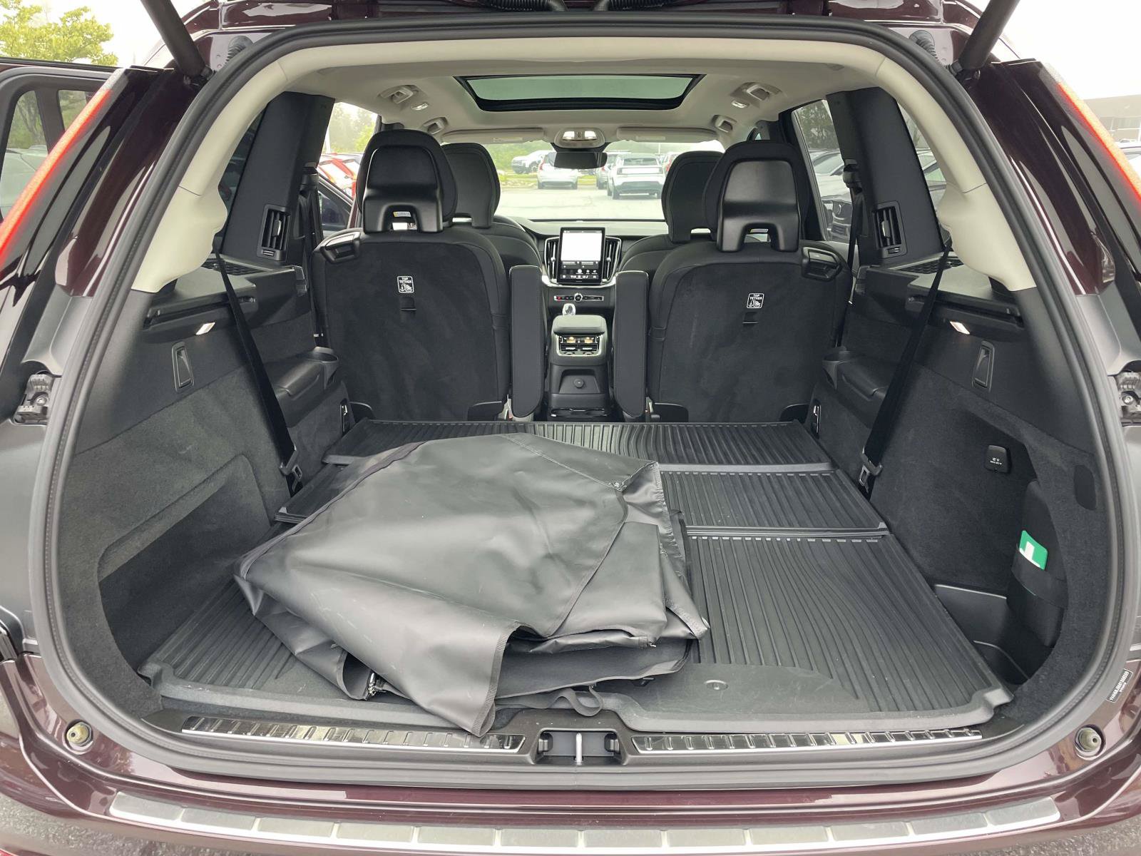 Used 2025 Volvo XC90 T8 Plus w/ Protection Package Premier AWD/4WD image 30