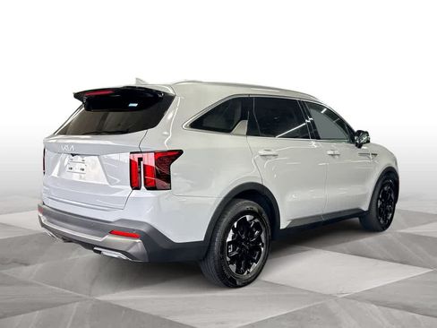 Used 2025 Kia Sorento S FWD image 8