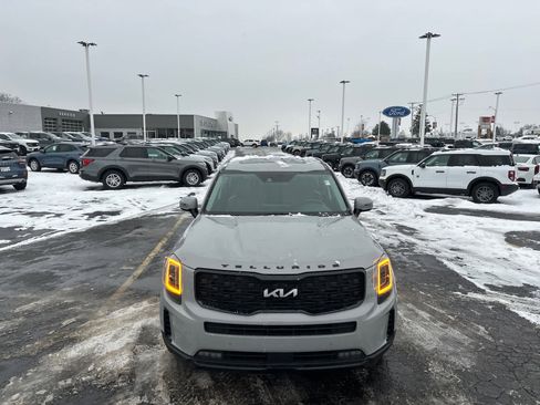 Used 2022 Kia Telluride SX w/ Nightfall Edition Package image 3