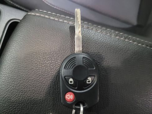 Used 2018 Ford Escape SE w/ SE Sync 3 Package image 32