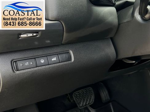 Used 2025 Nissan Pathfinder SL FWD image 9