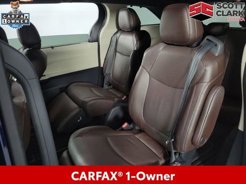Used 2021 Toyota Sienna Platinum FWD image 18
