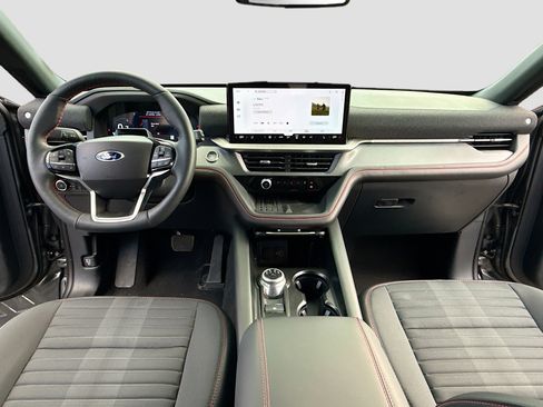 Used 2025 Ford Explorer ST-Line w/ Premium Package image 3