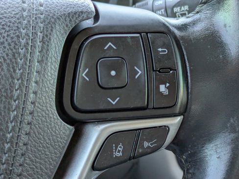 Used 2017 Toyota Highlander SE image 36