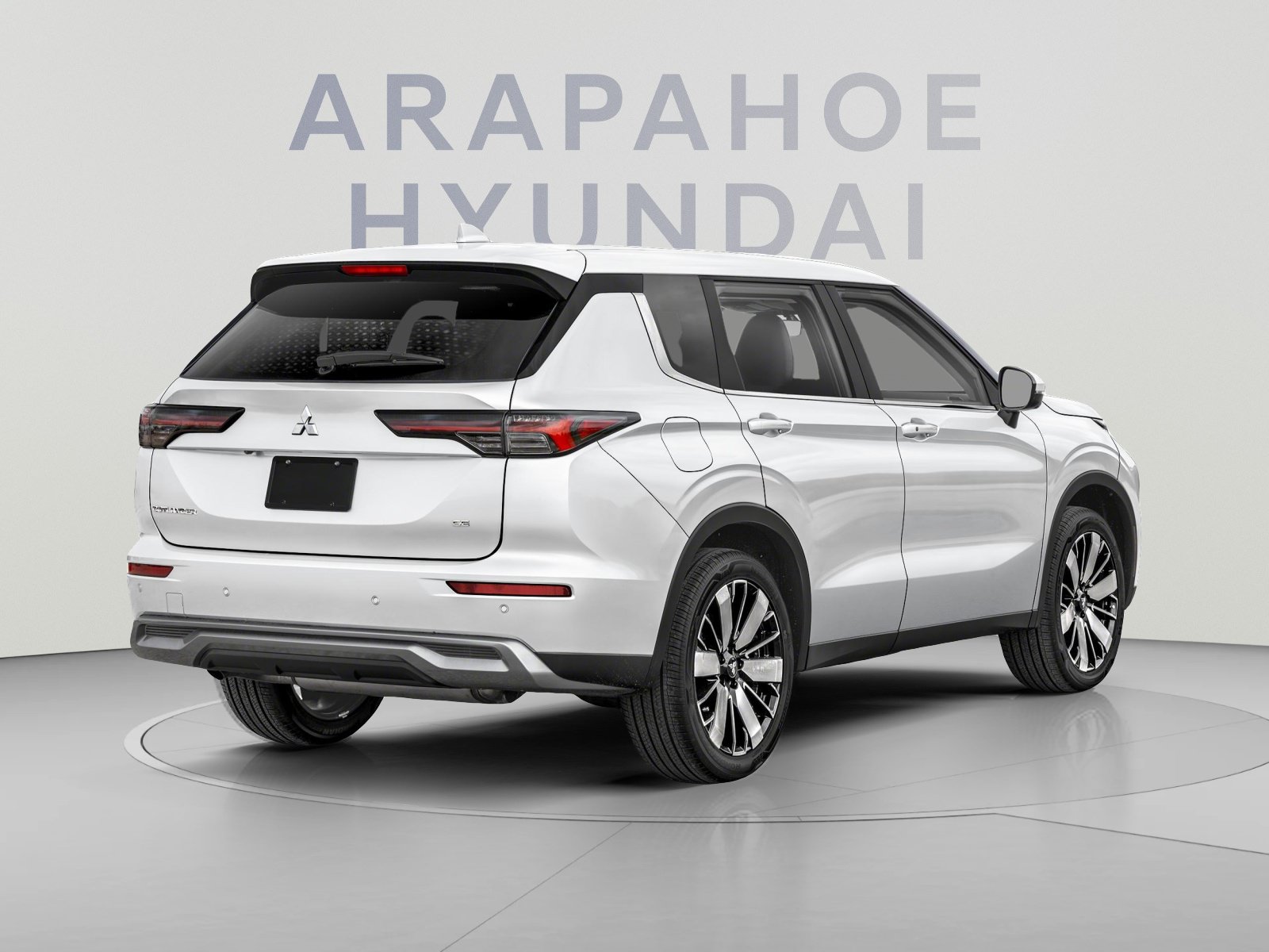 Used 2025 Mitsubishi Outlander SE AWD/4WD image 2
