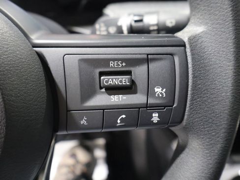 Used 2025 Nissan Kicks SV AWD/4WD image 32