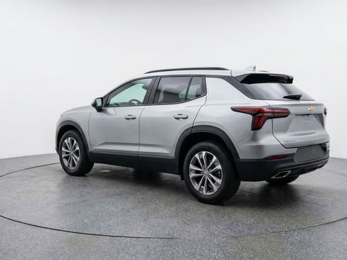 Used 2025 Chevrolet Equinox LT image 6