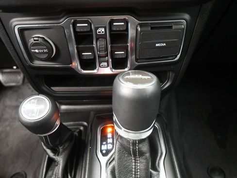 Used 2024 Jeep Gladiator Sport AWD/4WD image 9
