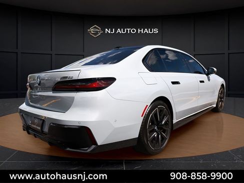 Used 2023 BMW i7 xDrive60 AWD/4WD image 12