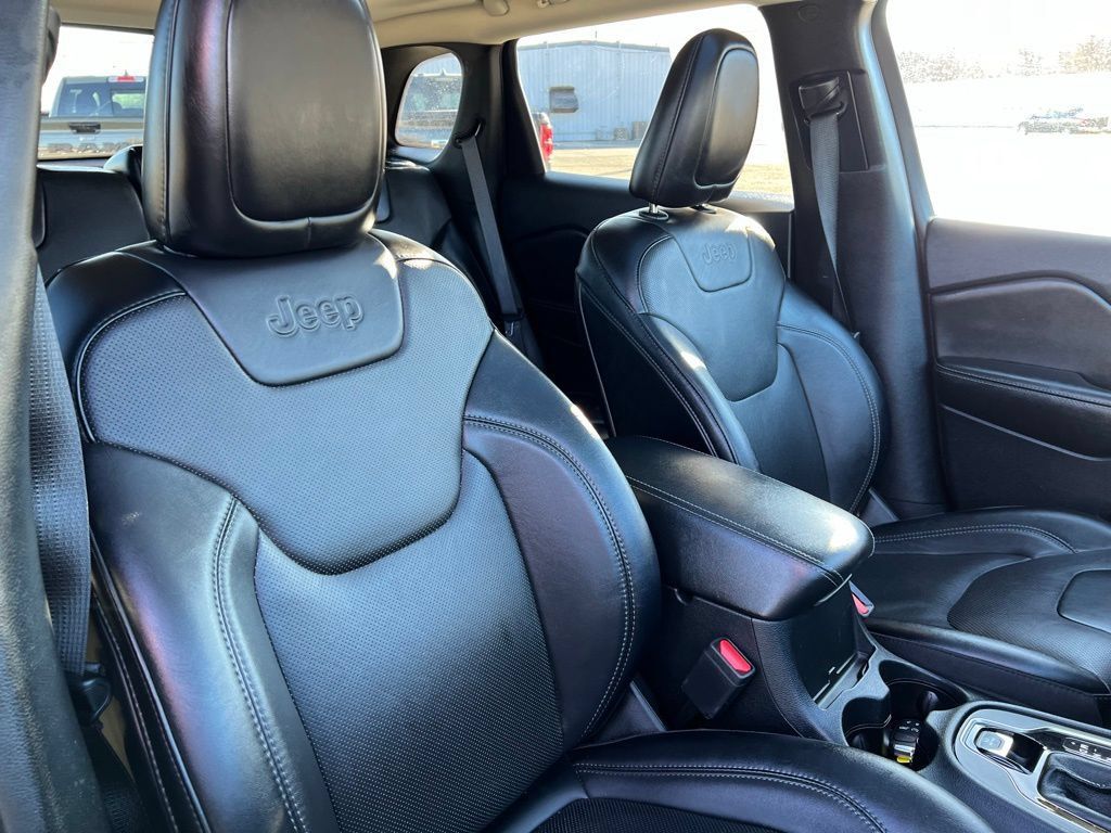 Used 2022 Jeep Cherokee Limited w/ Mopar Interior Package AWD/4WD image 15