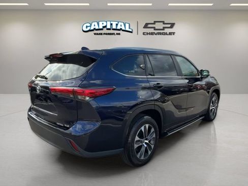 Used 2023 Toyota Highlander XLE FWD image 5