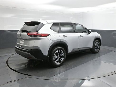 Used 2023 Nissan Rogue SV image 11