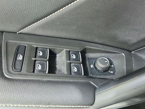 Used 2024 Volkswagen Tiguan SE FWD image 19
