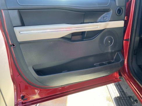 Used 2022 Ford Expedition Limited image 17