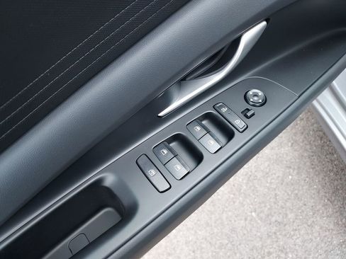 New 2026 Hyundai Elantra SE FWD image 19