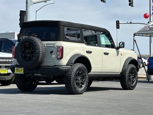 New 2026 Ford Bronco Badlands AWD/4WD image 3