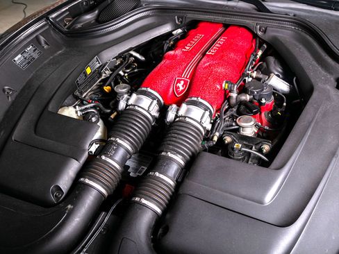 Used 2011 Ferrari California image 18