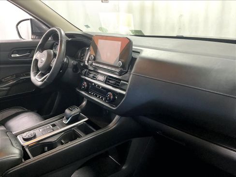 Used 2022 Nissan Pathfinder SV w/ SV Premium Package image 14