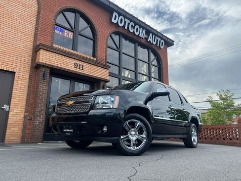 Used 2013 Chevrolet Avalanche LTZ AWD/4WD image 3