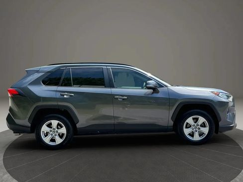 Used 2019 Toyota RAV4 XLE w/ Convenience Package FWD image 8
