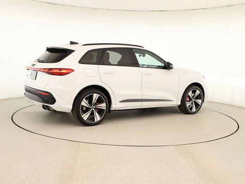 Certified 2025 Audi SQ5 Prestige image 7