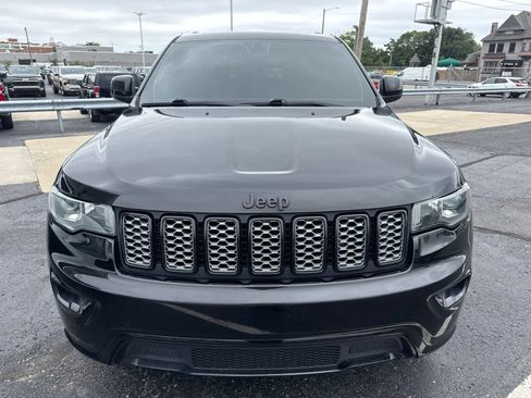 Used 2021 Jeep Grand Cherokee Laredo X AWD/4WD image 3