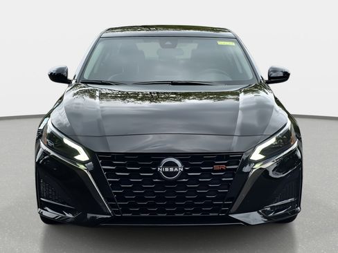 New 2025 Nissan Altima 2.5 SR image 2