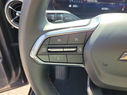 Used 2025 Chevrolet Equinox LT image 18