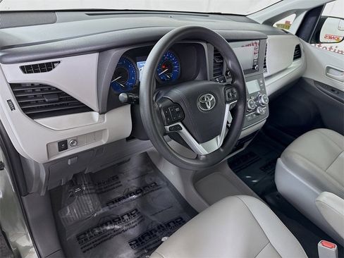 Certified 2020 Toyota Sienna L image 17
