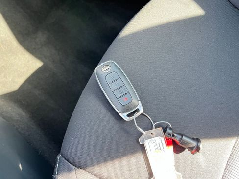 Used 2025 Nissan Sentra SV image 21