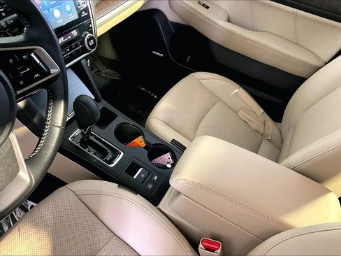 Used 2019 Subaru Outback 3.6R Limited AWD/4WD image 17