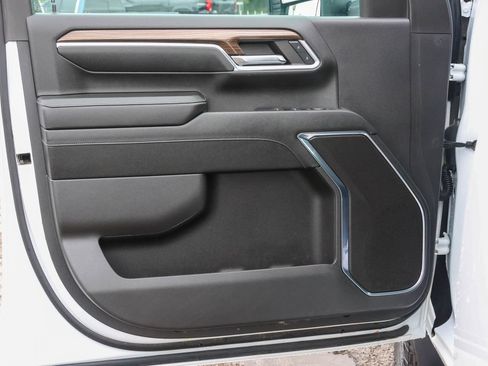 Used 2024 Chevrolet Silverado 2500 LT AWD/4WD image 4
