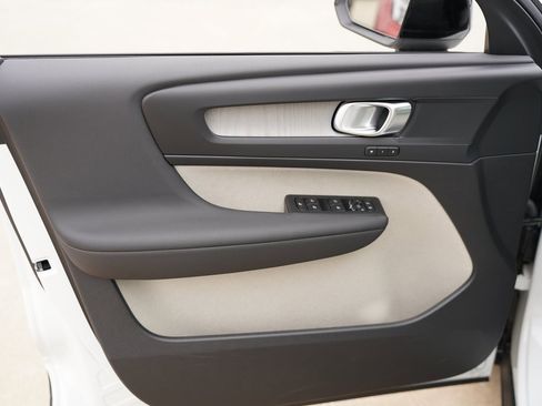 New 2025 Volvo XC40 B5 Plus w/ Protection Package Premier image 8