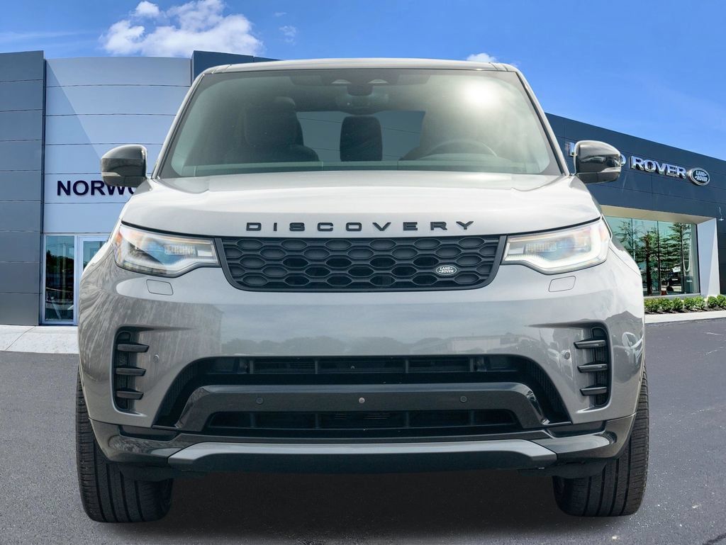 Used 2024 Land Rover Discovery Dynamic SE AWD/4WD image 2