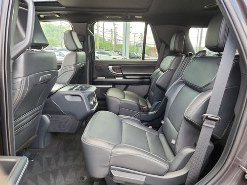 Used 2025 Ford Expedition Platinum w/ Stealth Performance Package AWD/4WD image 10