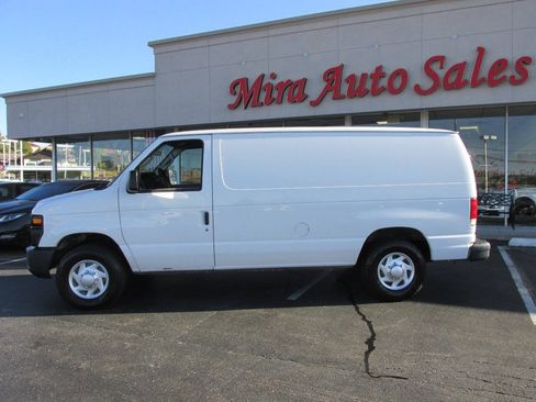 Used 2014 Ford E-350 and Econoline 350 Super Duty RWD image 2