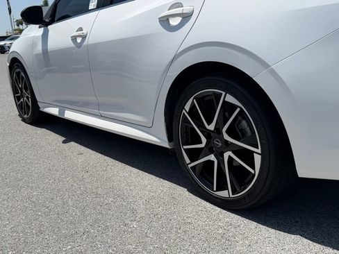 Used 2024 Nissan Sentra SR w/ SR Premium Package FWD image 9
